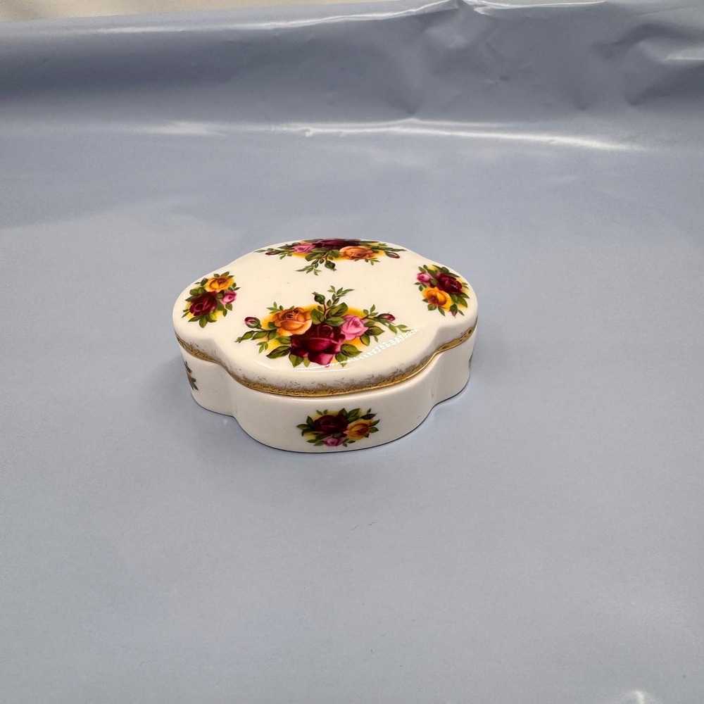 Royal Albert‎ Old Country Roses Trinket Box Jewelry Dish England